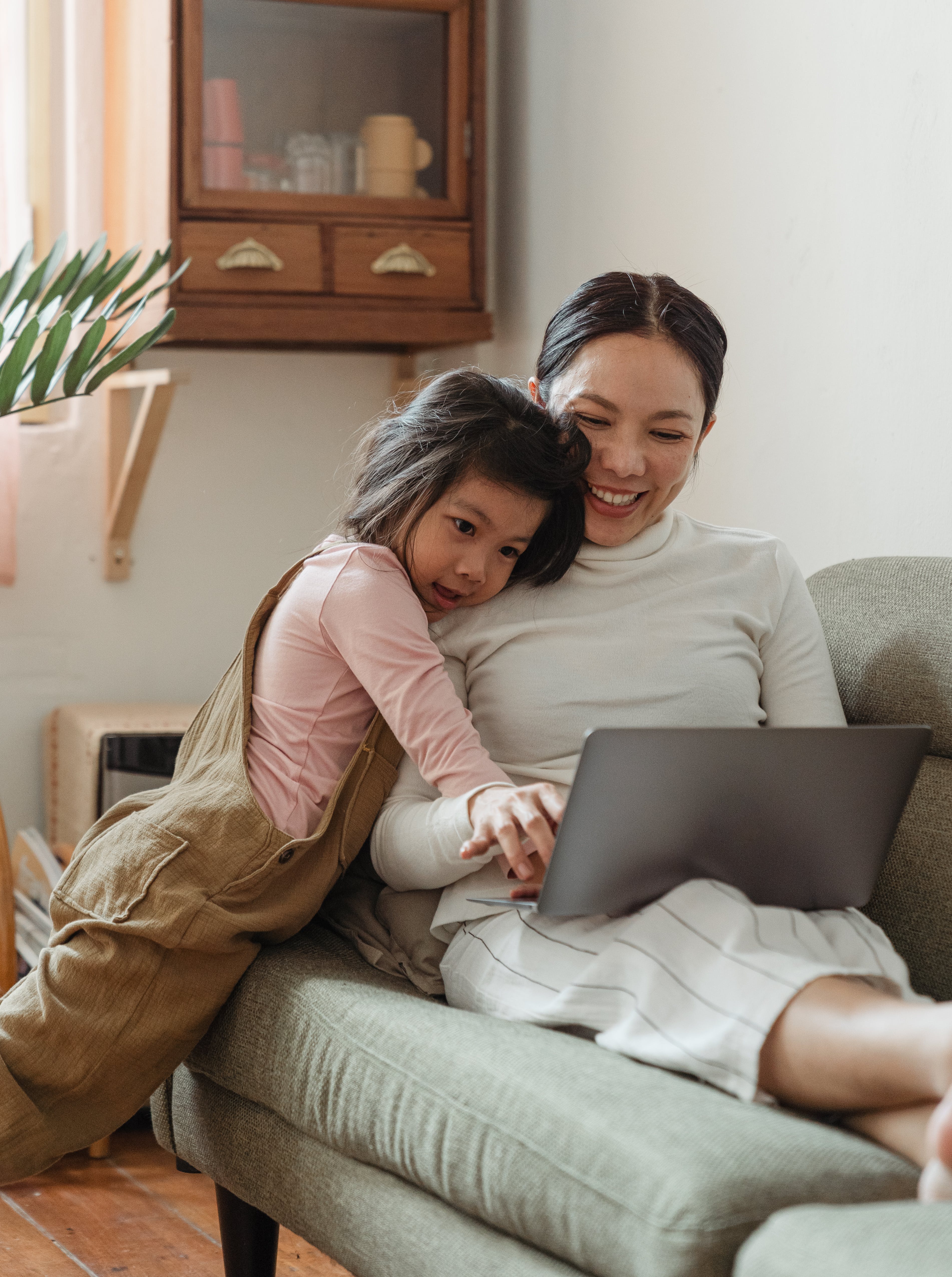 Imigrando para o Canadá como Pai ou Mãe Solteira: Um Guia Completo