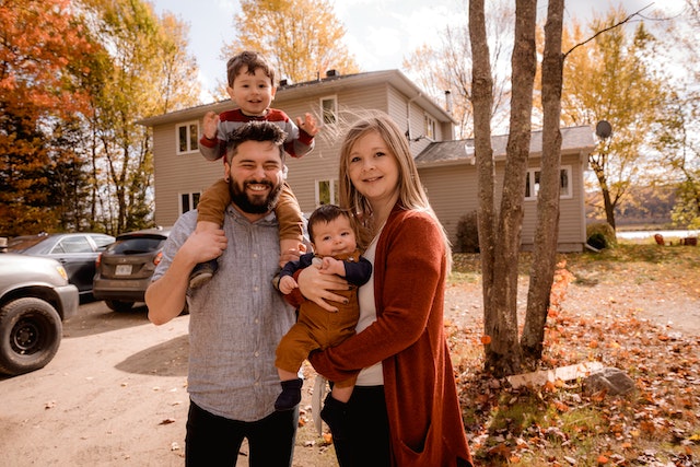 Cônjuges e filhos de trabalhadores temporários terão permissão de trabalho no Canadá